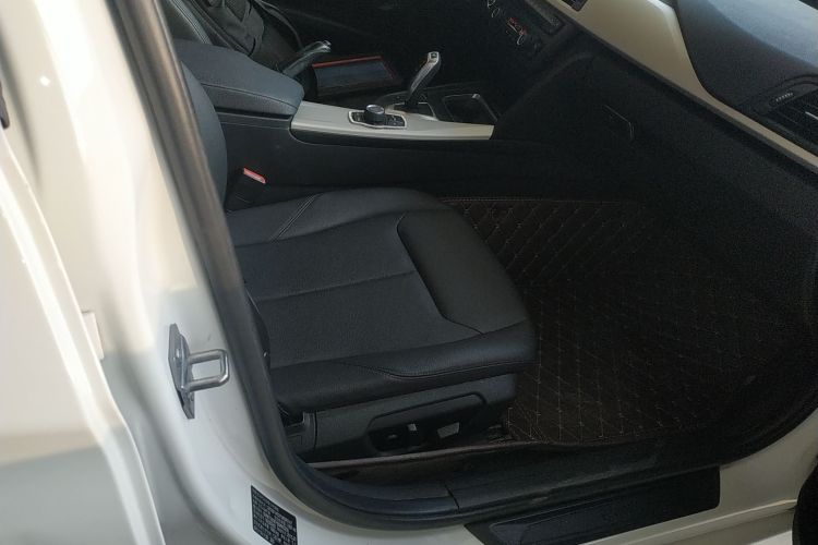 宝马3系 2015款 320i 时尚型局部细节41