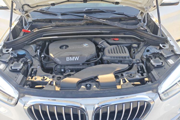 宝马X1 2019款 sDrive18Li 尊享型机舱底盘24