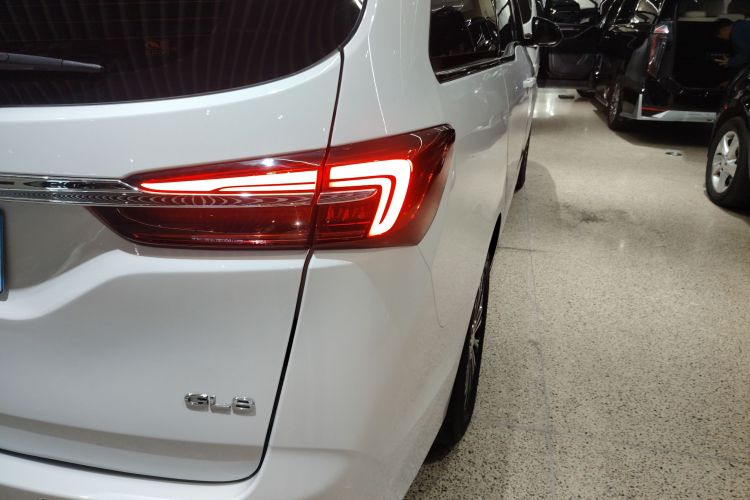 别克GL8 2023款 陆上公务舱 智享型车身外观9