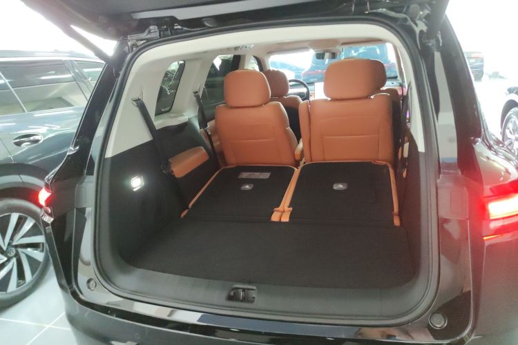 零跑汽车 零跑C16 2026款 增程 280激光雷达智尊版 6座机舱底盘23