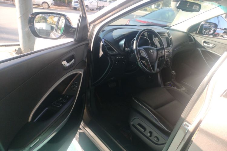 现代 胜达 2017款 2.0T 自动四驱智能型 7座中控内饰20