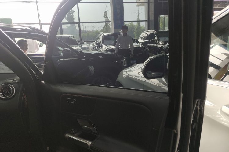 奔驰GLB 2024款 改款 GLB 220 动感型中控内饰7005