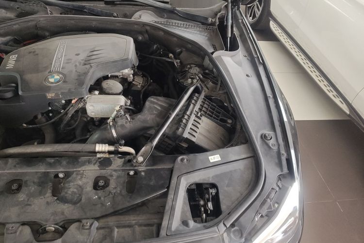 宝马5系 2014款 525Li 豪华设计套装机舱底盘26