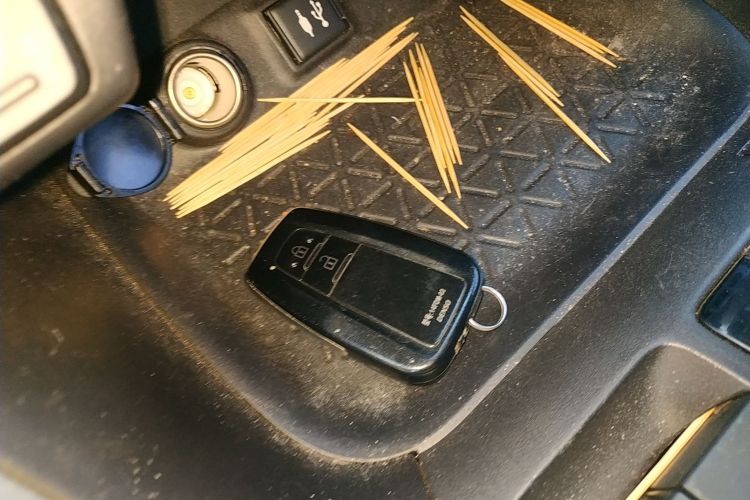 丰田 威兰达 2020款 2.0L CVT两驱豪华版中控内饰7001