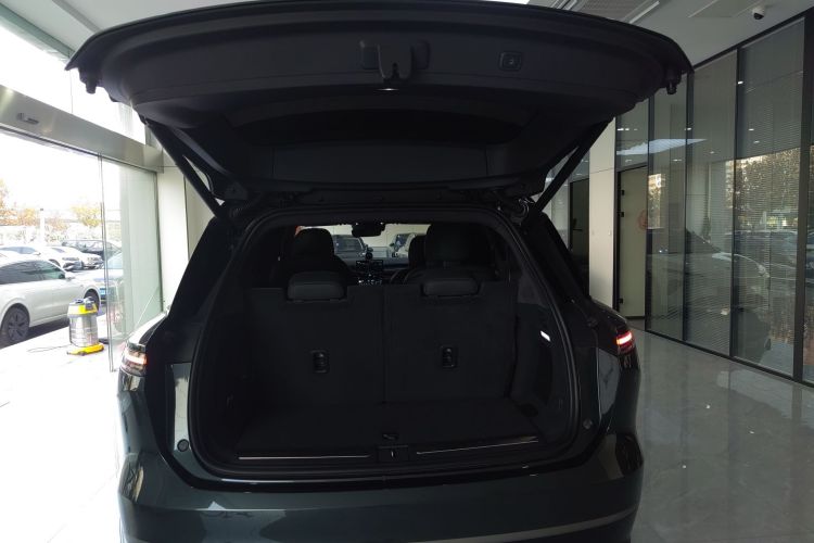 蔚来ES8 2023款 100kWh 签名版机舱底盘23