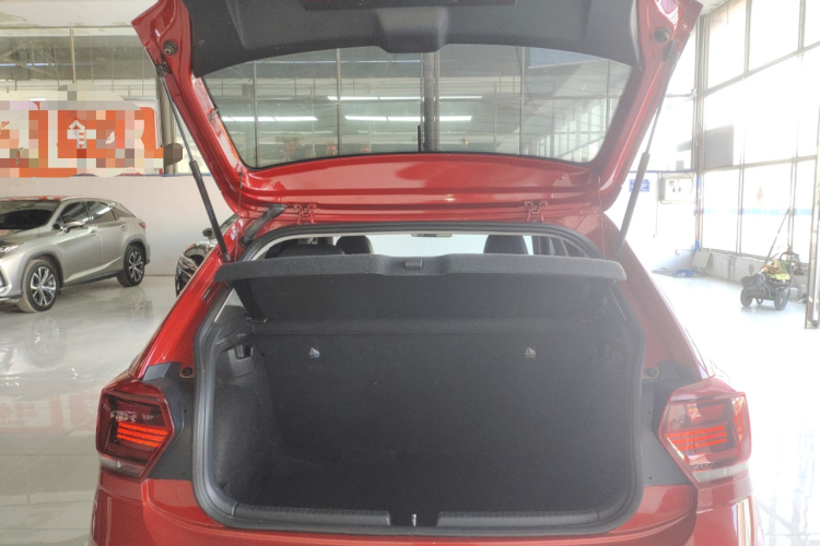 大众 Polo 2021款 Plus 1.5L 自动炫彩科技版机舱底盘23