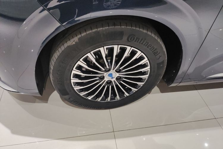 腾势D9 2022款 DM-i 1040 尊贵型车身外观6003