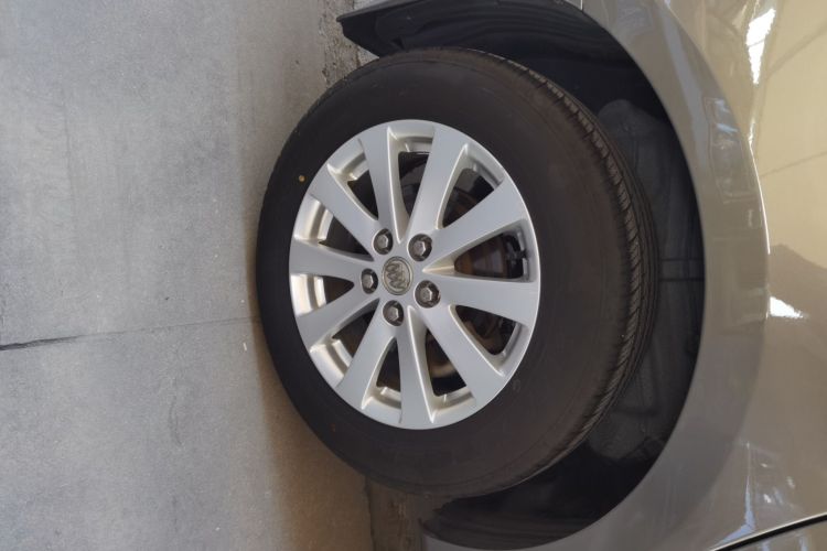 别克GL8 2017款 25S 豪华型 国V车身外观6008