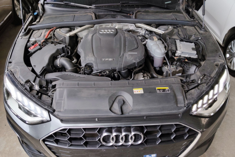 奥迪A4L 2020款 40 TFSI 豪华动感型机舱底盘24