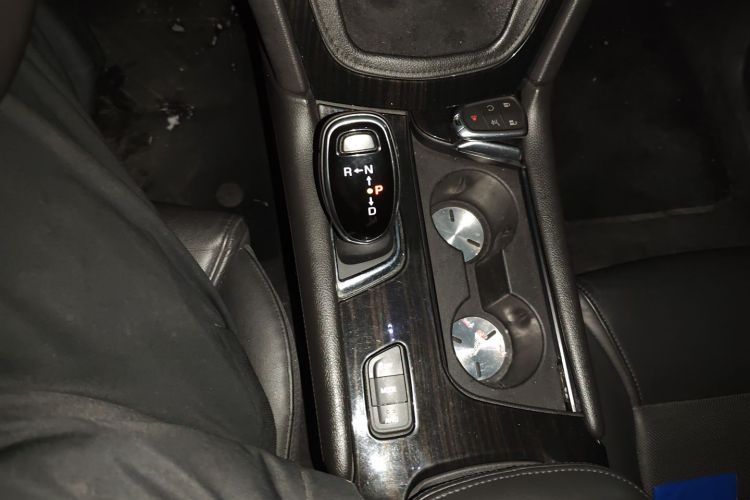 凯迪拉克XT5 2018款 28T 四驱豪华型中控内饰18