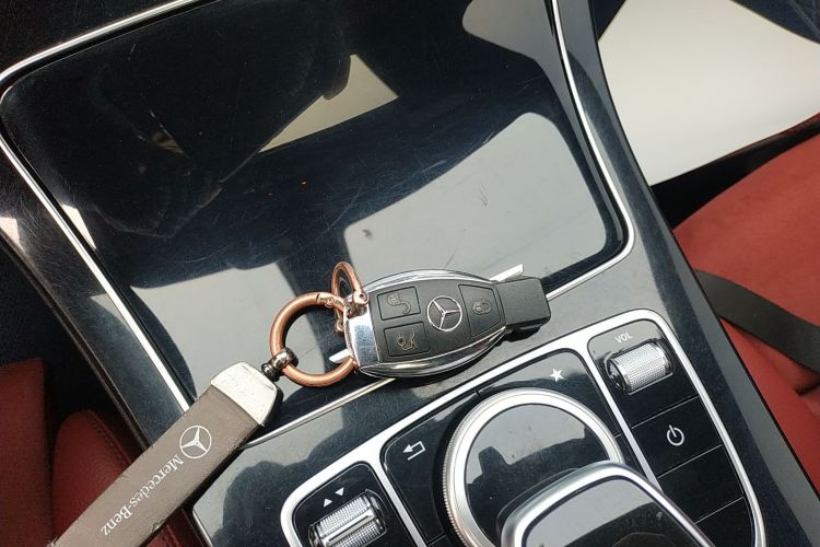 奔驰C级 2018款 C 200 运动版中控内饰11