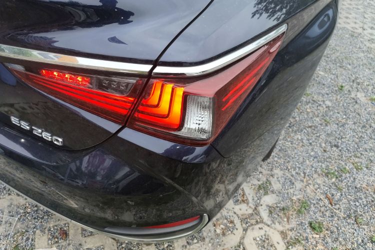 雷克萨斯ES 2023款 260 卓越版车身外观6001