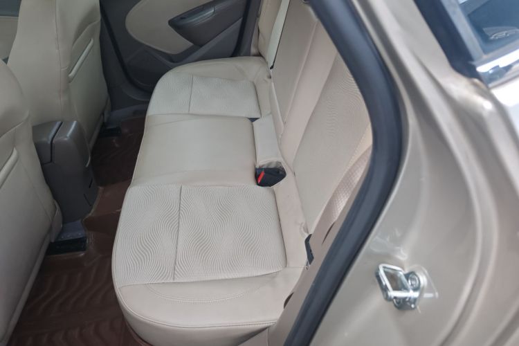 别克 英朗 2013款 GT 1.6L 自动时尚版中控内饰21