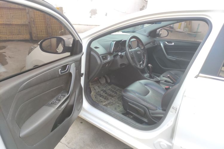 奇瑞 艾瑞泽5 2017款 1.5L CVT领潮版中控内饰20