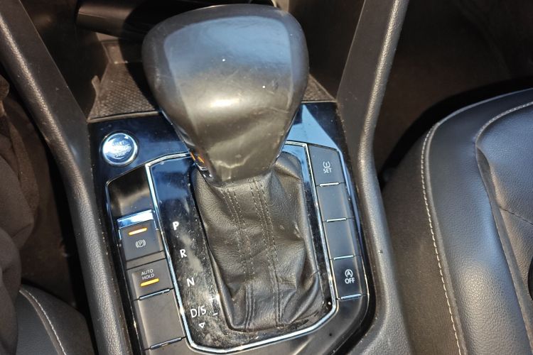 大众 途观L 2018款 330TSI 自动两驱豪华版中控内饰18