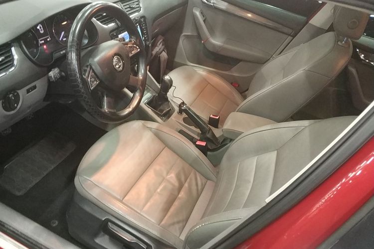 斯柯达 明锐 2015款 1.4TSI 手动逸俊版中控内饰19