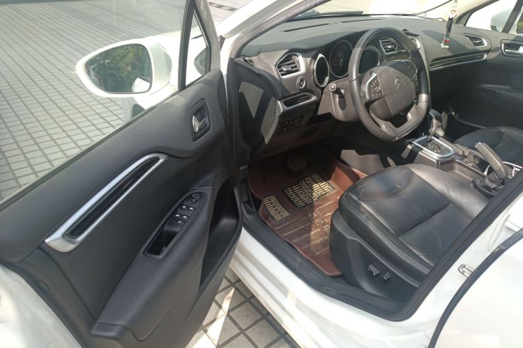 雪铁龙C4L 2015款 1.2T 自动尊贵版中控内饰7003