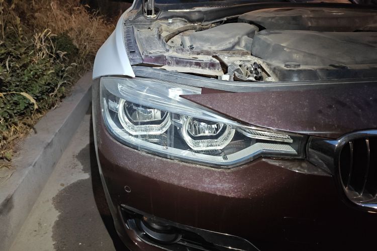 宝马3系 2017款 320Li 豪华设计套装车身外观8