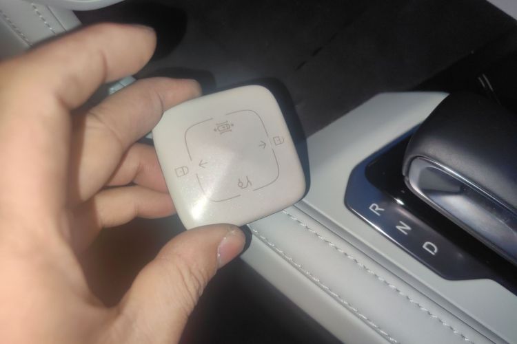 极氪001 2025款 WE版 95kWh 四驱中控内饰7001