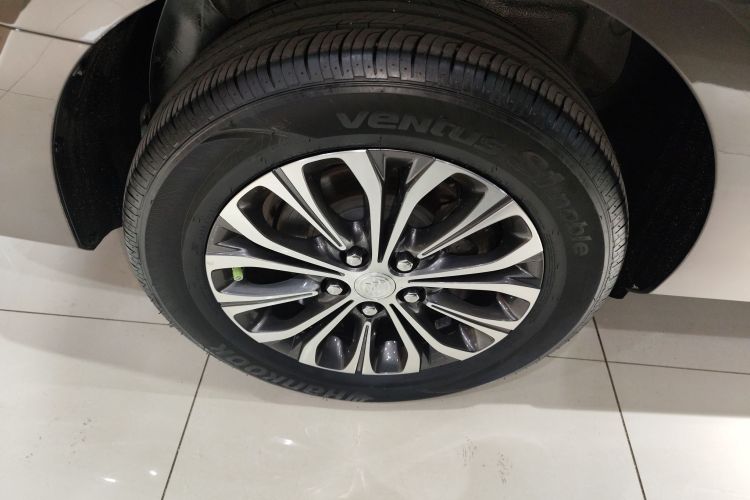 别克GL8 2022款 陆上公务舱 652T 豪华型车身外观6008