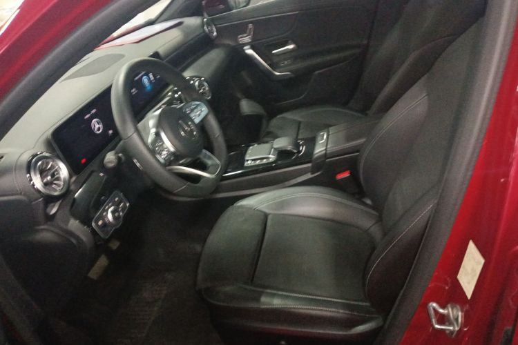 奔驰A级 2020款 改款 A 200 L 运动轿车时尚型中控内饰19