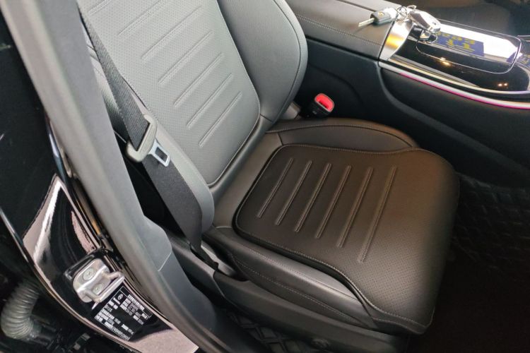 奔驰GLC 2023款 GLC 300 L 4MATIC 动感型 5座局部细节41