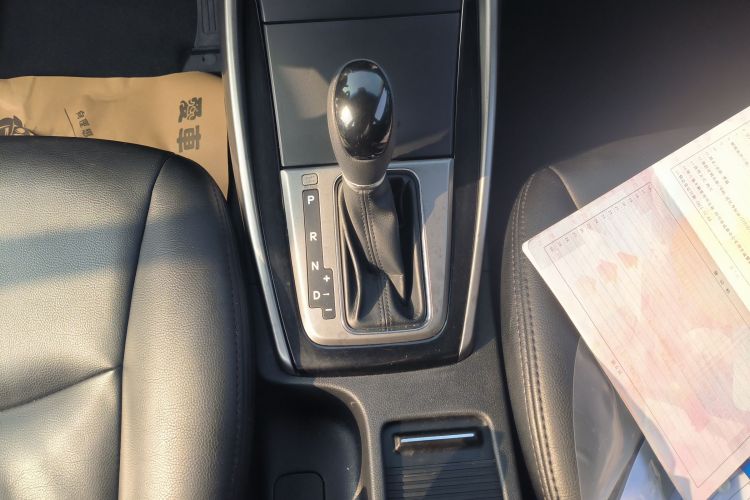 现代 朗动 2015款 1.6L 自动领先型局部细节18