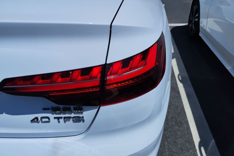 奥迪A4L 2020款 40 TFSI 豪华动感型车身外观9