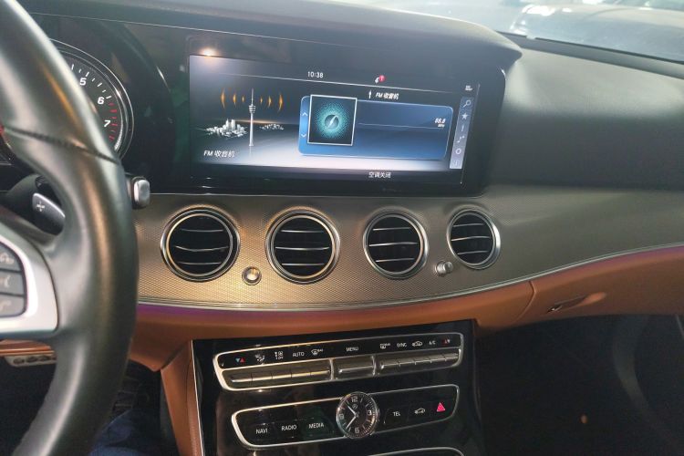 奔驰E级 2017款 E 200 运动型中控内饰16