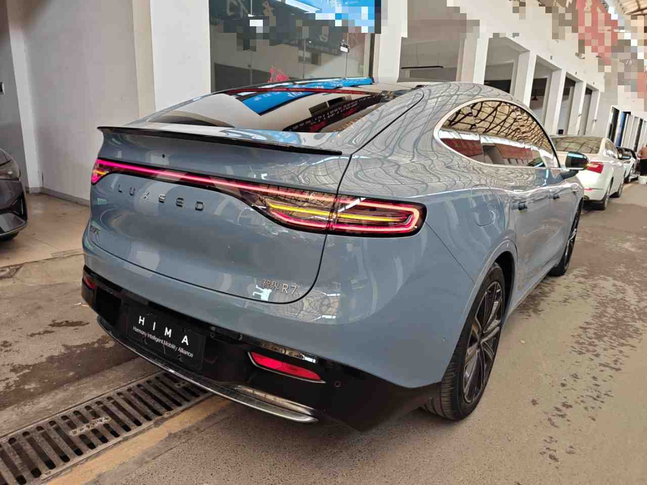 车辆右后45度视角展示