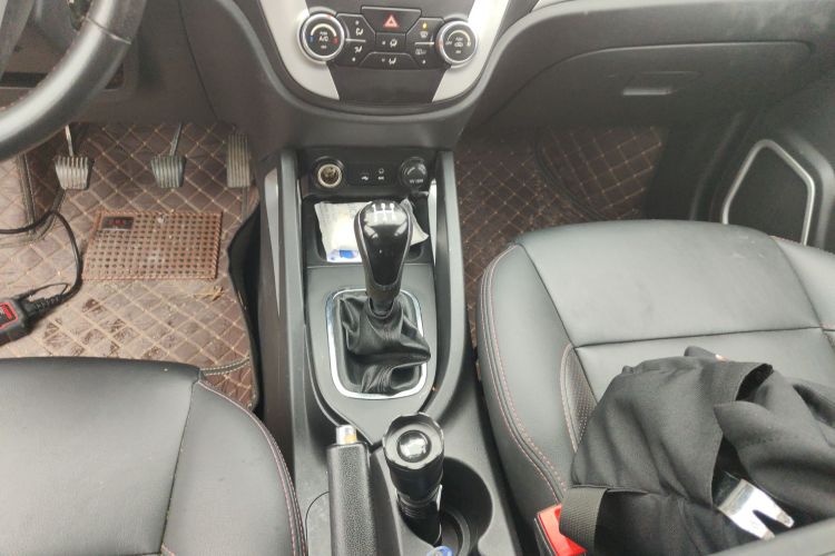 长安CS35 2016款 1.6L 手动豪华型 国V中控内饰18