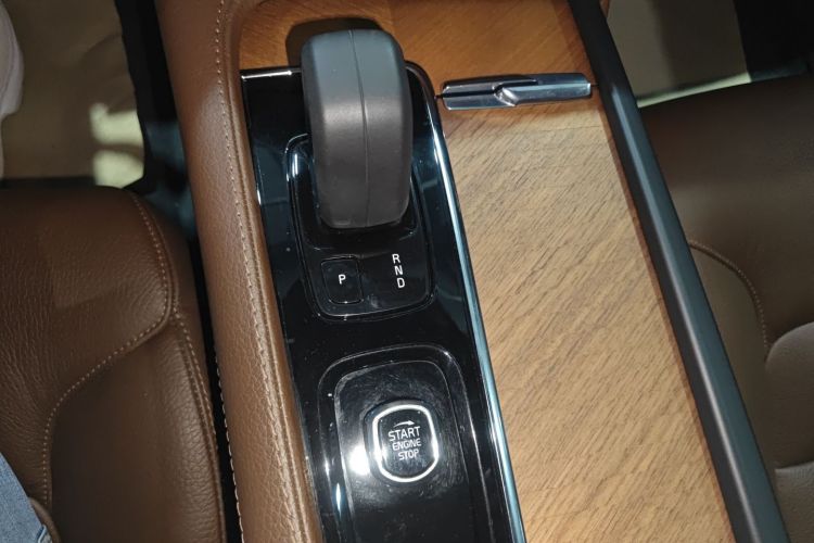 沃尔沃XC90 2022款 B6 智逸豪华版 7座中控内饰18