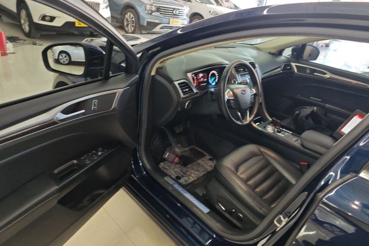 福特 蒙迪欧 2017款 EcoBoost 200 时尚型中控内饰20