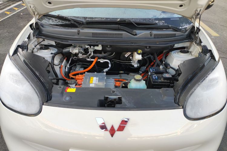 五菱汽车 五菱缤果 2023款 333km 灵犀互联款机舱底盘24