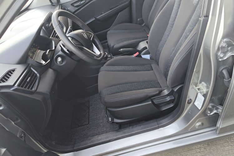 宝骏310W 2020款 1.5L 自动劲享型 国VI中控内饰19