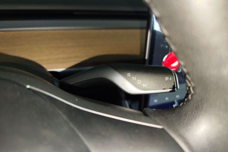 特斯拉 Model 3 2020款 长续航后轮驱动版中控内饰18