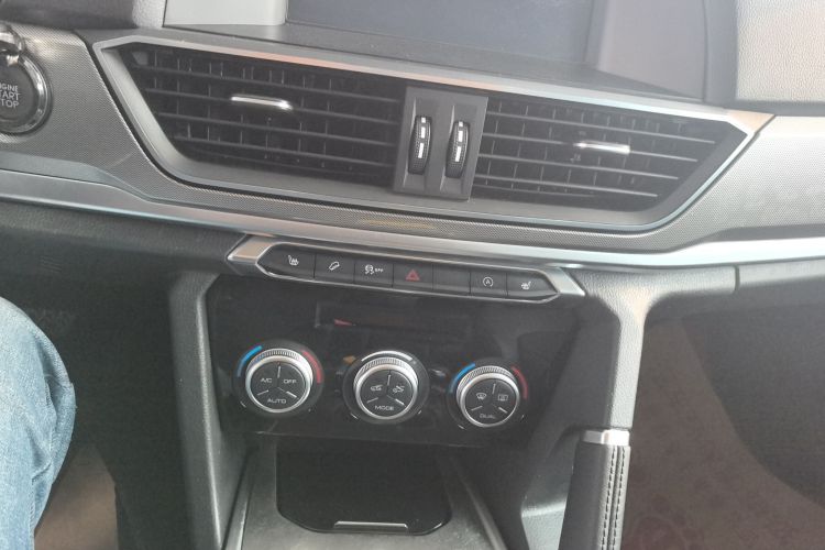 哈弗H6 2018款 蓝标 运动版 1.5T 自动两驱精英型中控内饰16