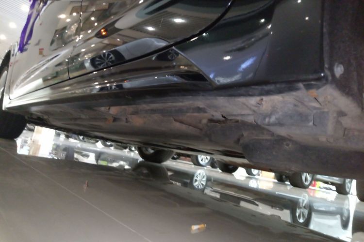 丰田 雷凌 2021款 双擎 1.8H E-CVT豪华版机舱底盘30