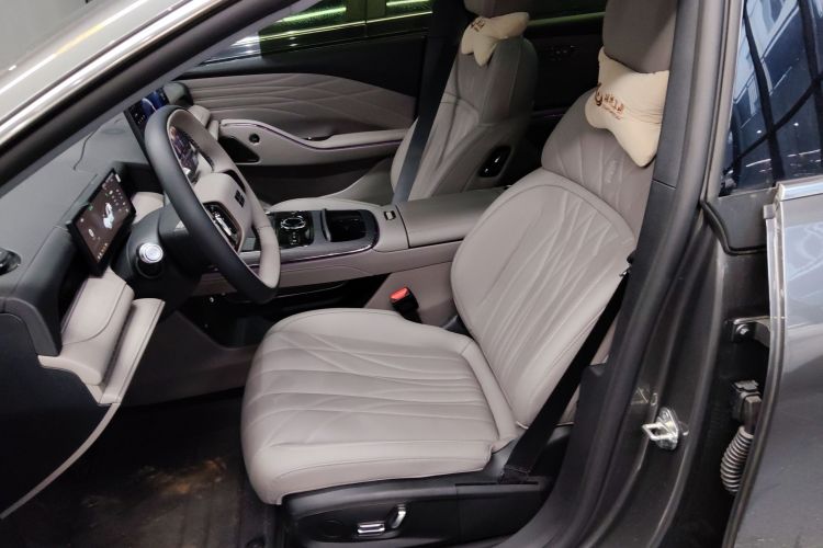 吉利银河 银河星耀8 2025款 130km EM-i 尊享版中控内饰19