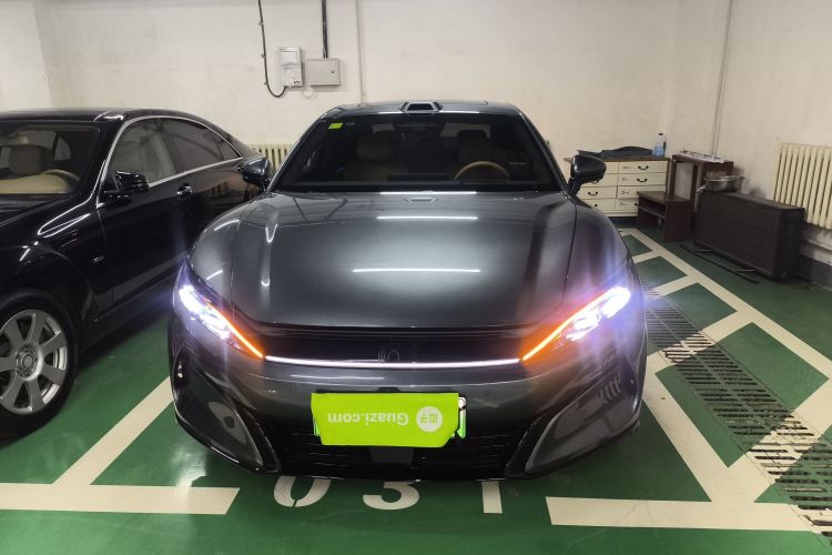 比亚迪 汉L 2025款 DM-p 四驱激光雷达旗舰型车身外观2