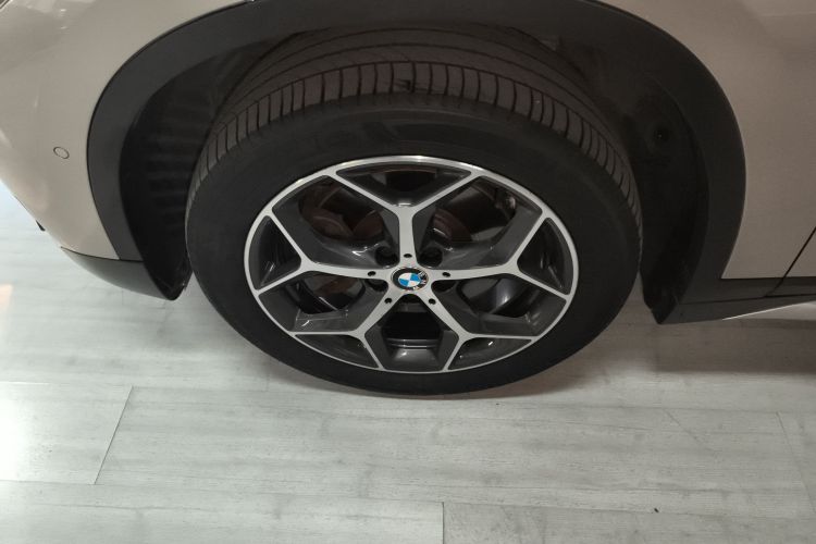 宝马X1 2016款 sDrive20Li 豪华型车身外观6007