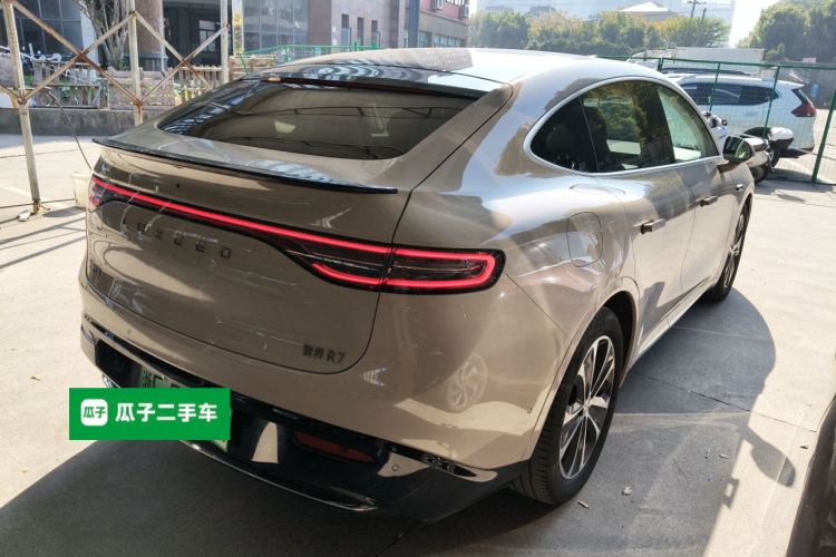 鸿蒙智行 智界R7 2025款 增程 251km Max车身外观7