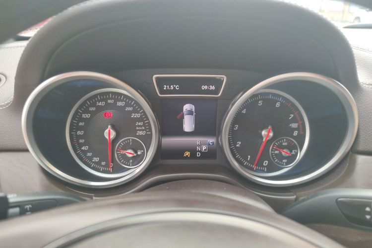 奔驰GLE 2017款 GLE 320 4MATIC 动感型中控内饰14