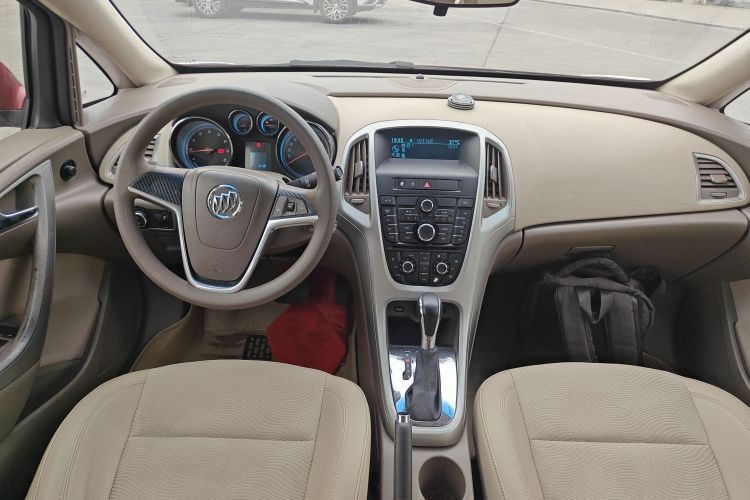 别克 英朗 2013款 GT 1.6L 自动时尚版中控内饰12