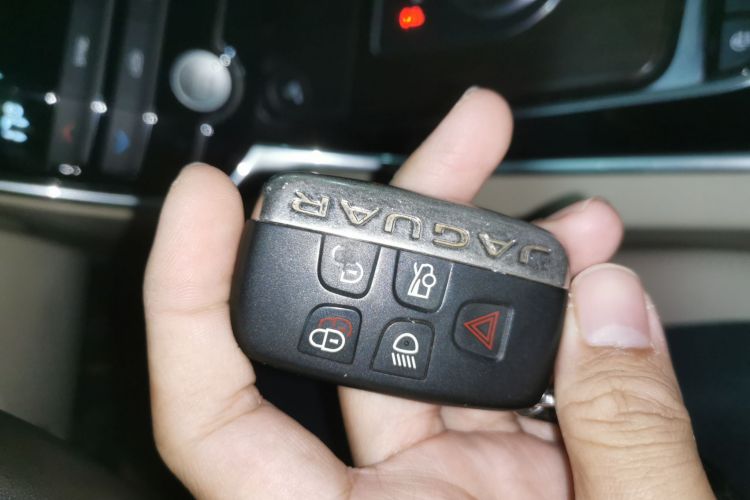 捷豹XFL 2018款 XFL 2.0T 200PS 精英版中控内饰7001