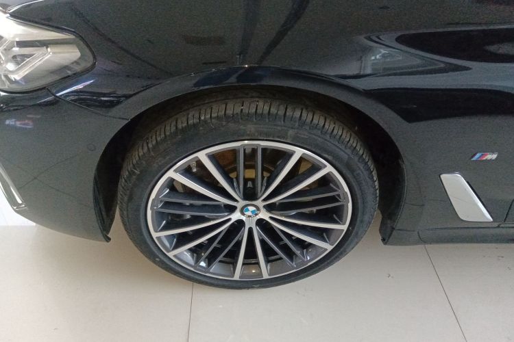 宝马5系 2023款 530Li 领先型 M运动套装车身外观6007