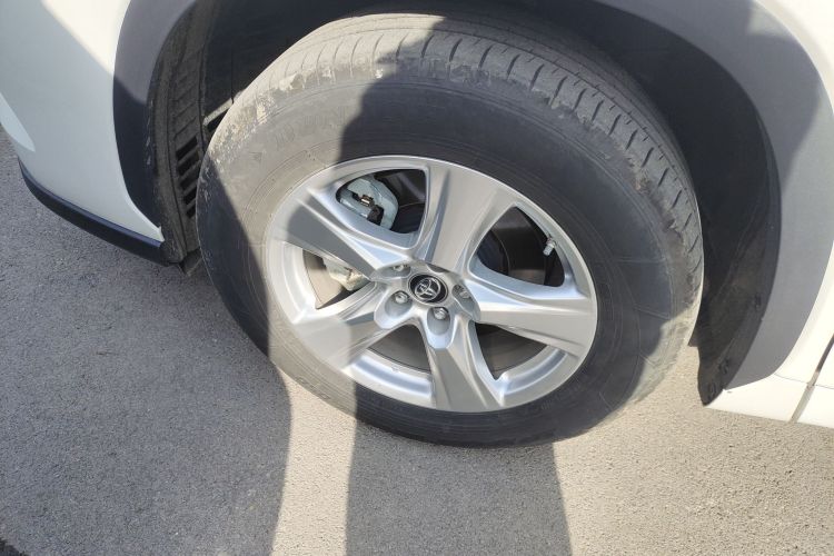 丰田 汉兰达 2023款 2.5L智能电混双擎两驱精英版 5座车身外观6007