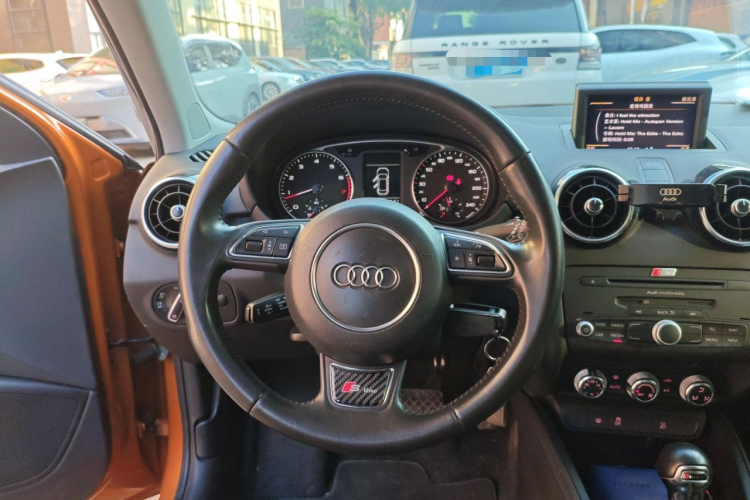 奥迪A1 2014款 30 TFSI Sportback舒适型中控内饰13