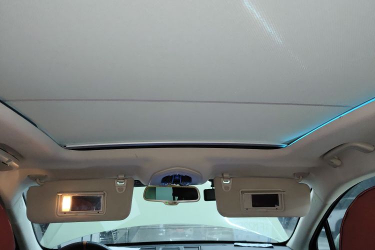 众泰SR9 2017款 2.0T 手动极致之光版中控内饰22