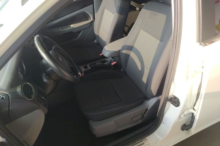 福特 福克斯 2013款 两厢经典 1.8L 自动百万纪念版中控内饰19